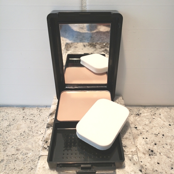 Founation Makeup Bundle. - Picture 4 of 7